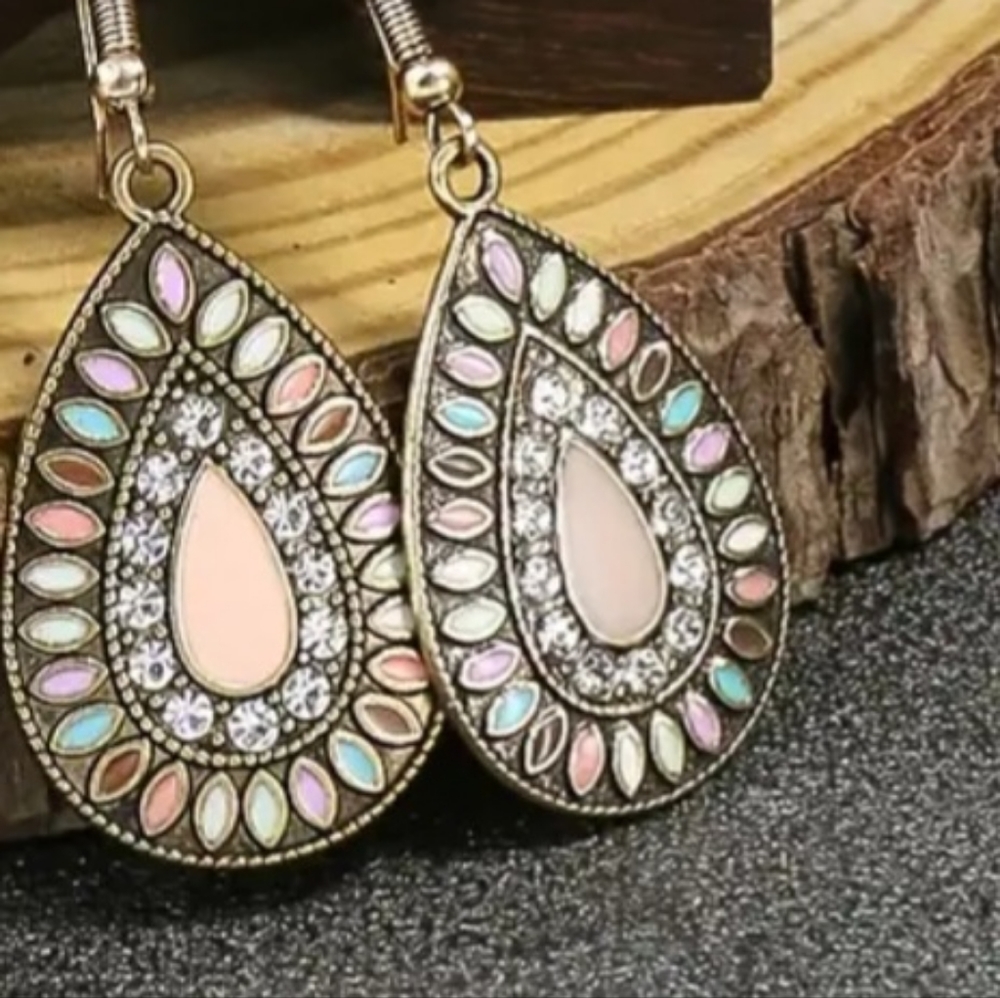 Bohemian style rhinestone teardrop earrings NWT Fast Ship.